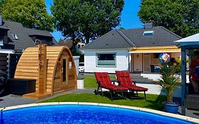 Luxuriöses Ferienhaus Anita mit Pool und Sauna nahe Timmendorfer Strand, Travemünde und Lübeck